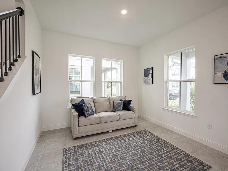 10132 Peebles St — Photo 6