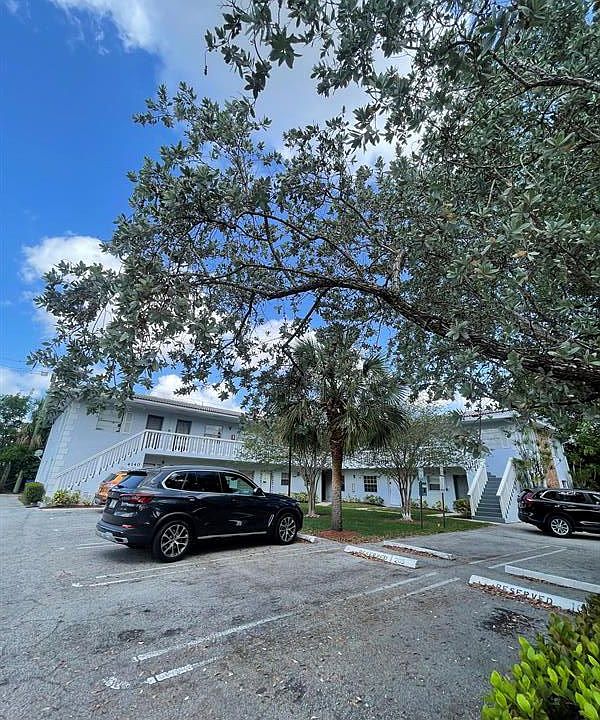 1st image of 4140 Woodside Dr APT 102