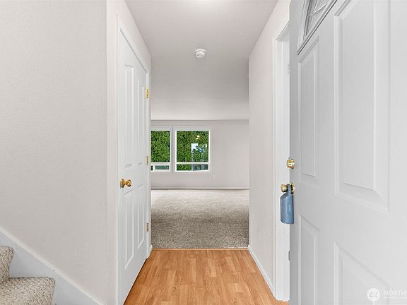4th image of 2422 Olympia Avenue NE