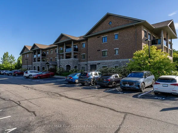 1 Chamberlain Cres #109, Collingwood, ON L9Y 0X7
