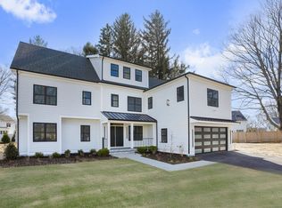 43 Newport Pl, Fairfield, CT 06825