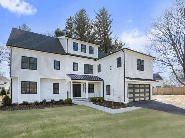 43 Newport Place, Fairfield, CT 06825