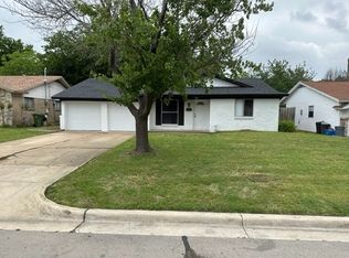 861 Lovers Ln, Grapevine, TX 76051