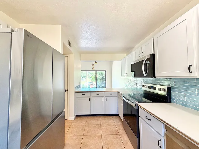 112 Willow Lake Dr — Photo 5