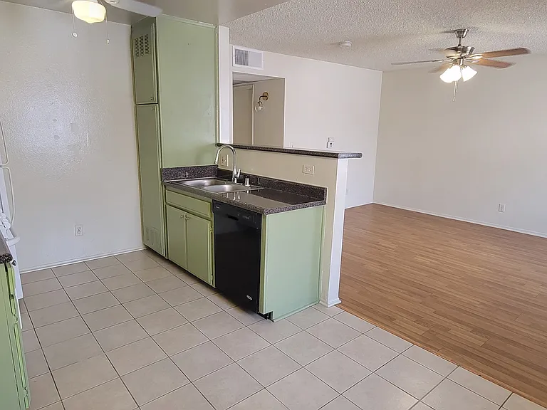 1002 N Sanborn Ave #205 — Photo 4