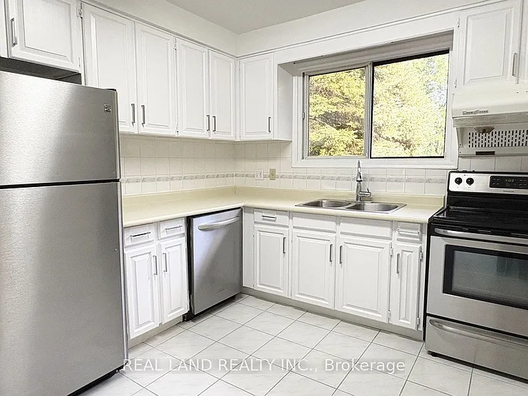 53 Lloydminster Cres — Photo 10