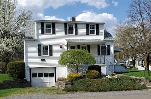 2nd image of 110 Lindenwood Dr