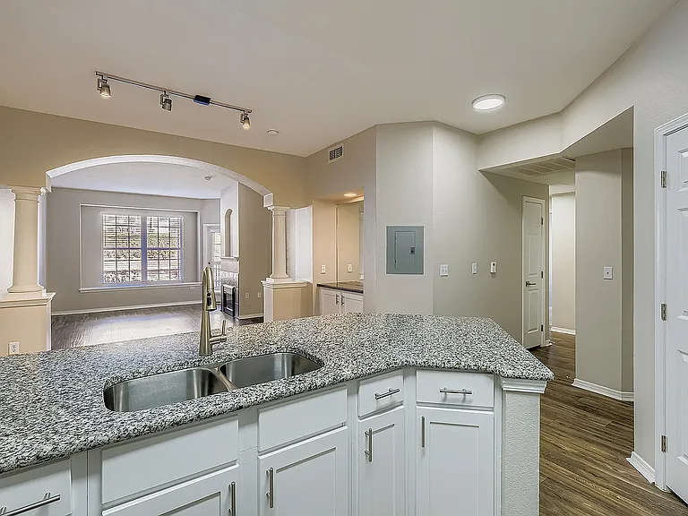 13606 Ashbrook Hts. #103 Snowcloud - Print Quality - 004 - 06 Kitchen