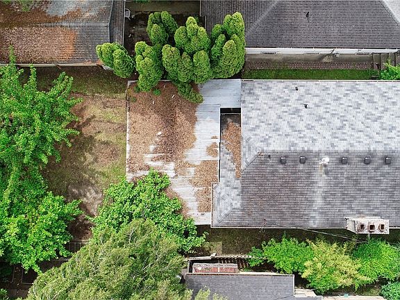 3rd image of 3426 Alamo Pl S