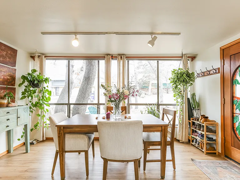 31 Highland St — Photo 1
