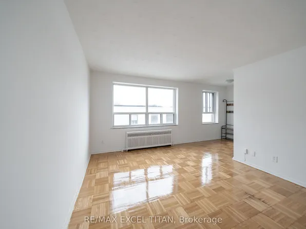 156 Kingston Rd #9, Toronto, ON M4L 1T1