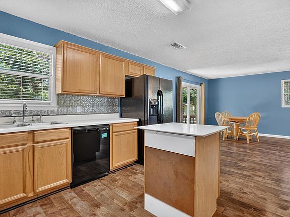 3rd image of 427 Whippoorwill Dr