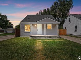9326 Lincoln St, Taylor, MI 48180