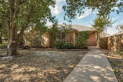 4610 Oak Club Dr — Photo 1