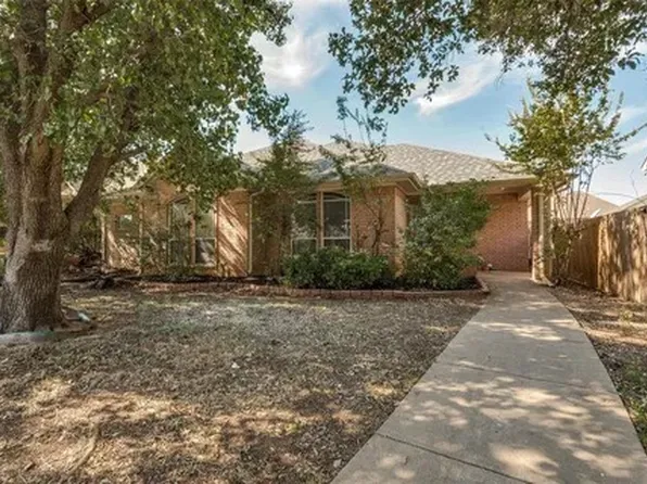 4610 Oak Club Dr, Arlington, TX 76017