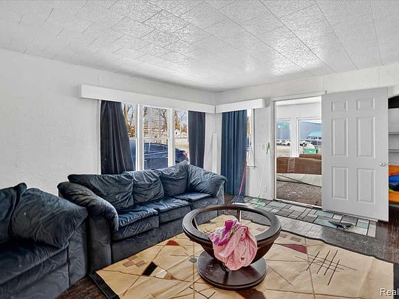 4th image of 160 Beadle Lake Rd