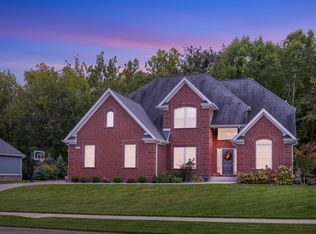2033 Deer Creek Cir, Columbus, IN
