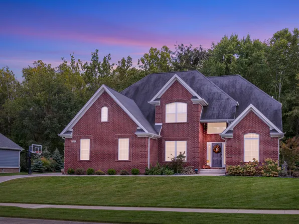 2033 Deer Creek Cir, Columbus, IN 47201