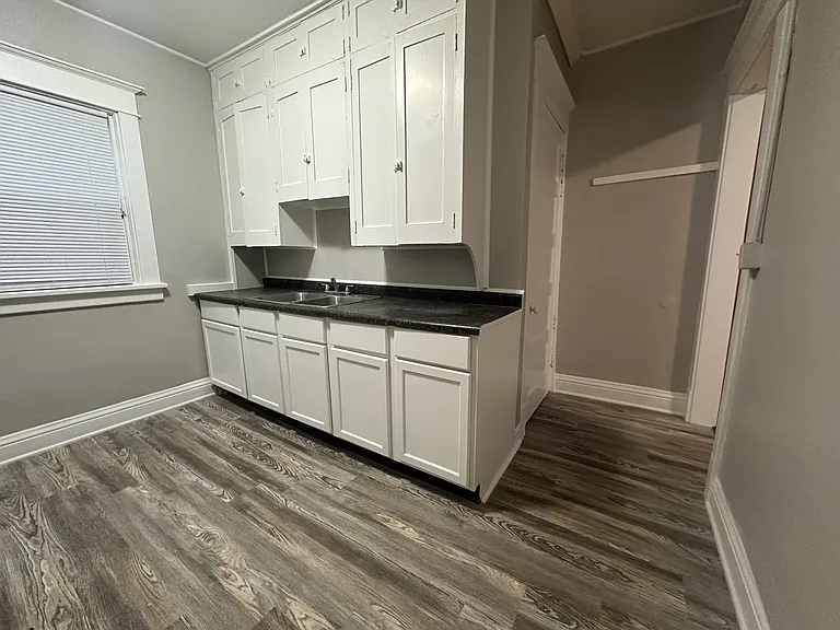 731 Park Ave — Photo 7