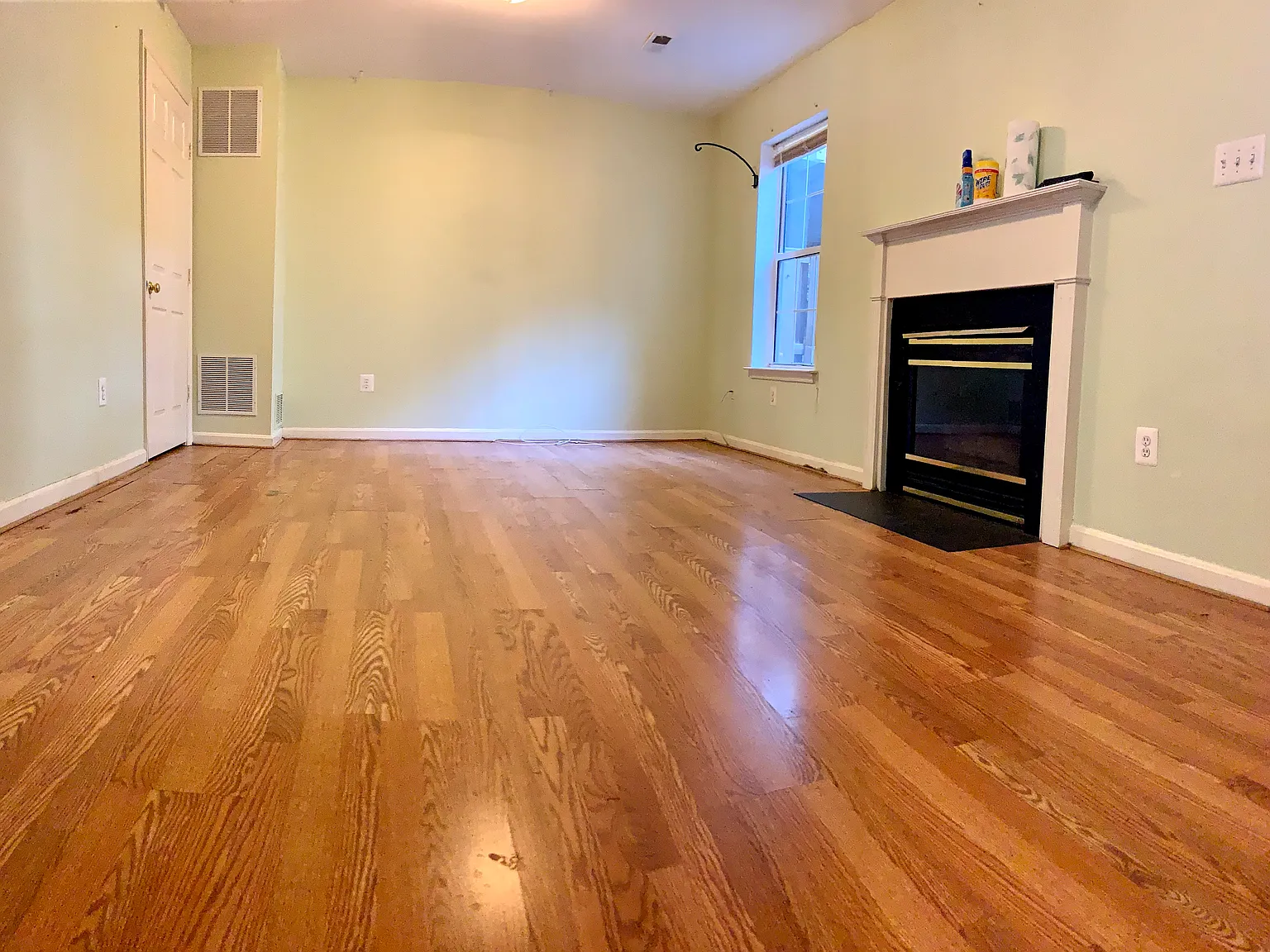 1 bed, 878 sqft, $1,350 — Photo 3