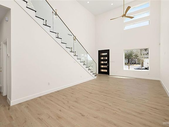 4th image of 2905 N 51st St