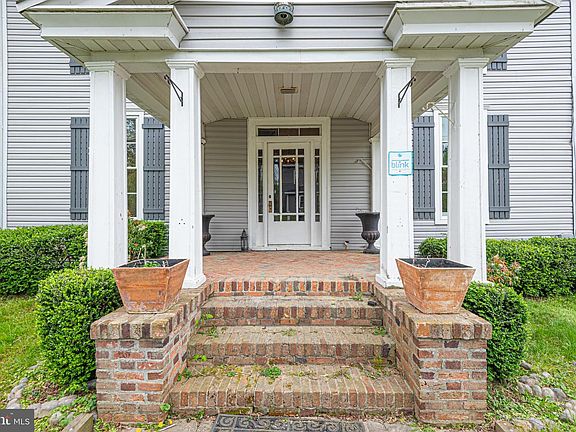 3rd image of 8318 Langmaid Rd