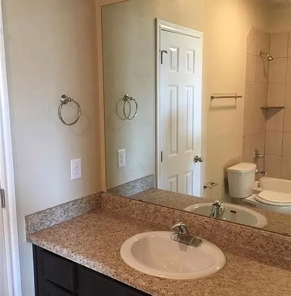 1208 Cavalry Ln #B — Photo 9