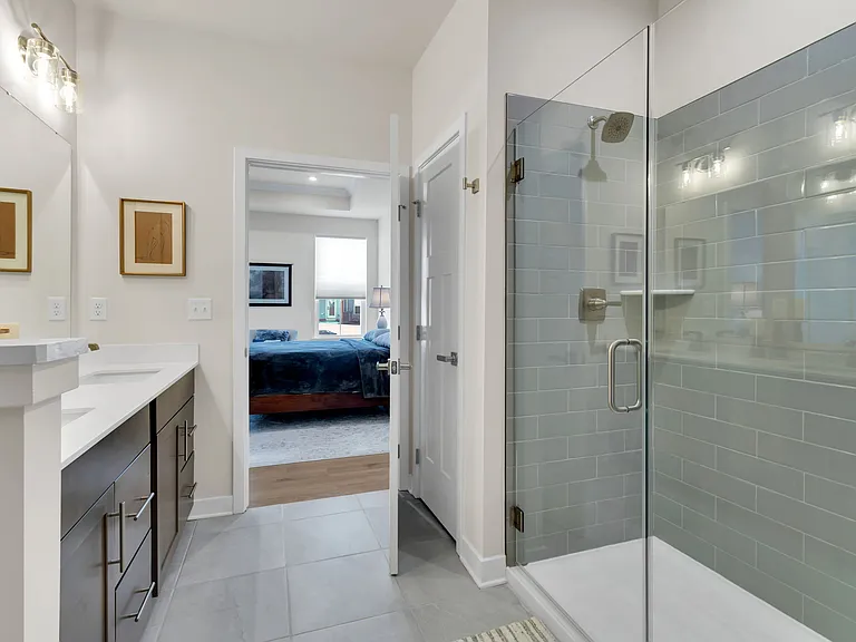 116 S Durham Dr — Photo 16