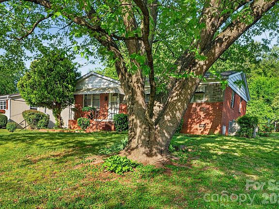 4th image of 2308 Crestview Dr