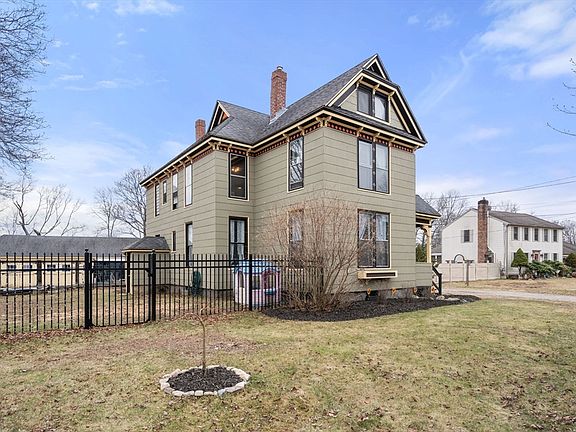 2nd image of 20 Maple St