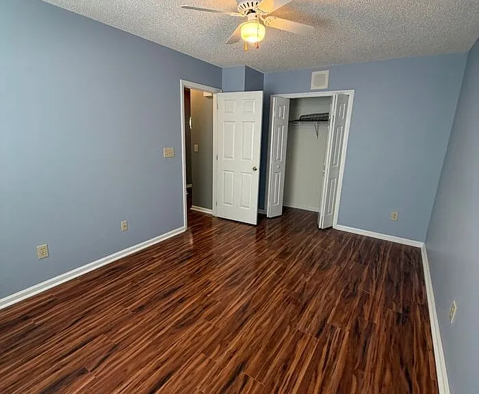 900 Gretna Green Dr — Photo 12