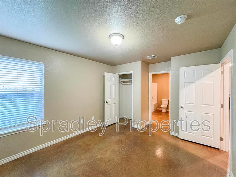 829 Laila Ln — Photo 8