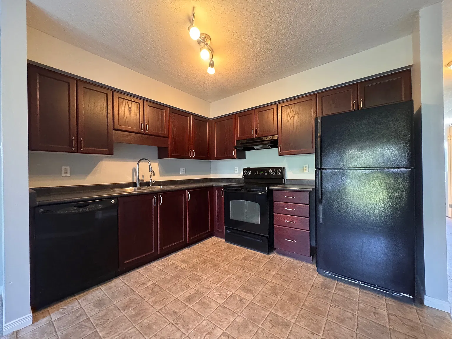310 Parkvale Drive Kitchener — Photo 2