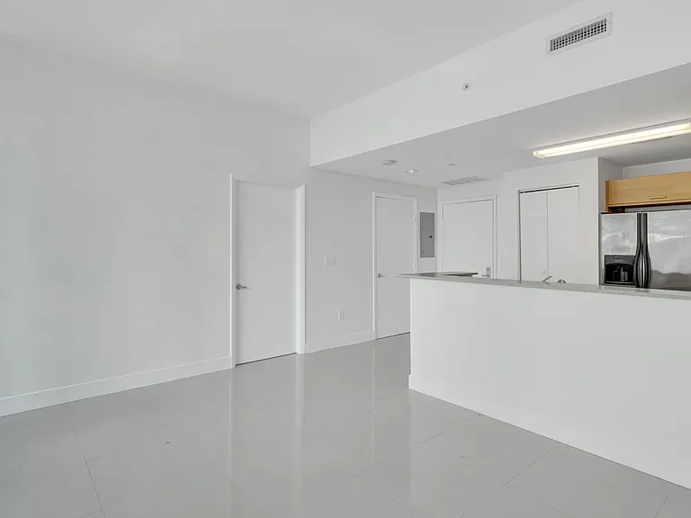 350 NE 24th St #509 — Photo 15