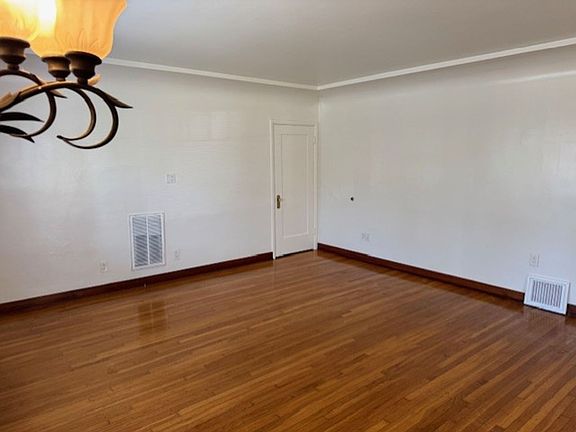 4th image of 2727-2729 E De Soto St