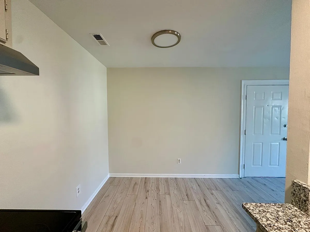 Building Photo - 9623 Vinca Cir #A