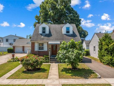 9 Raff Avenue, Mineola, NY, 11501