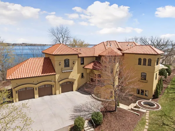 1420 Shoreline Dr, Wayzata, MN 55391