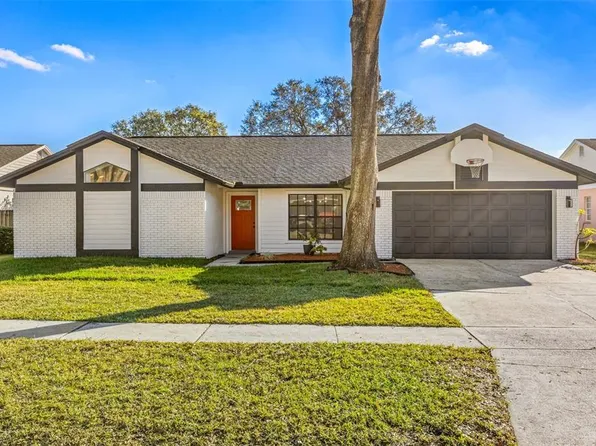 2709 Falling Leaves Dr, Valrico, FL 33596