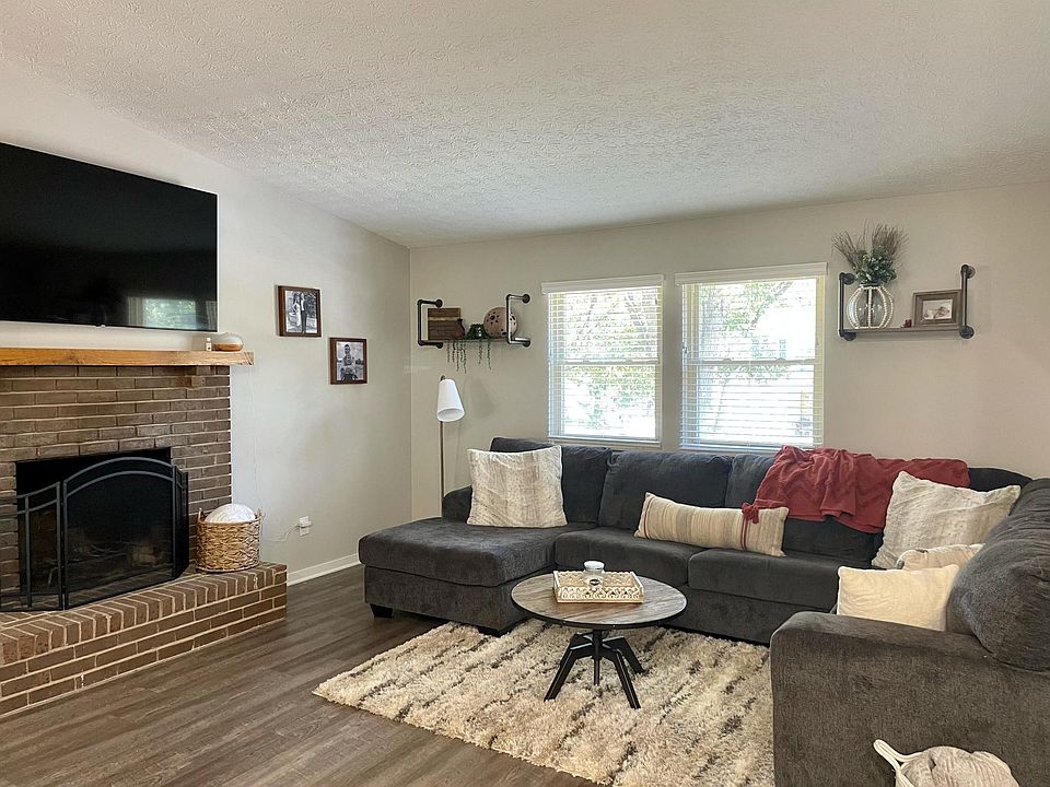 2nd image of 825 Ridenour Rd