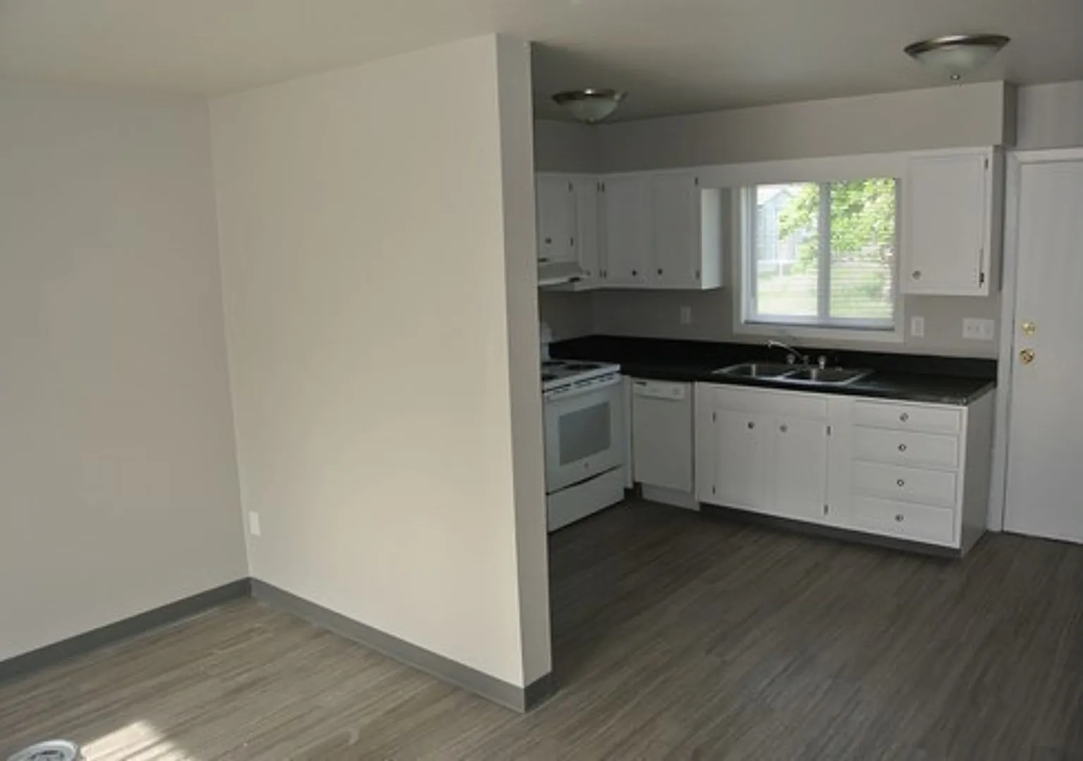 1810 South Main — Photo 2
