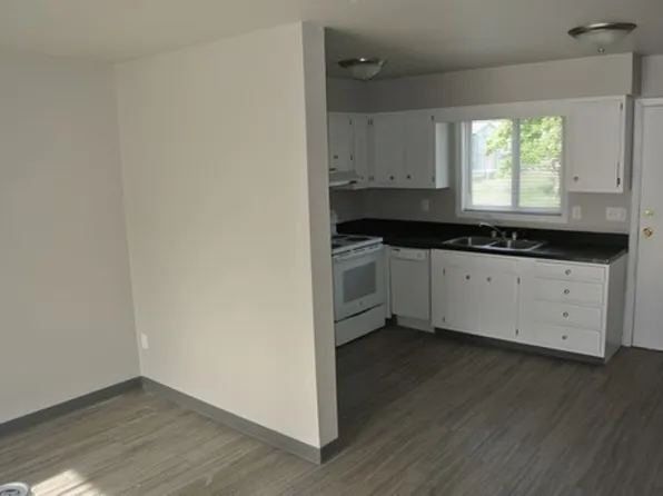 1810 South Main, 1810 Main Village Ct #49, Minot, ND 58701