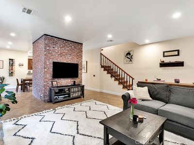 4444 Moorpark Way APT 201, Toluca Lake, CA, 91602