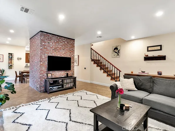 4444 Moorpark Way APT 201, Toluca Lake, CA 91602