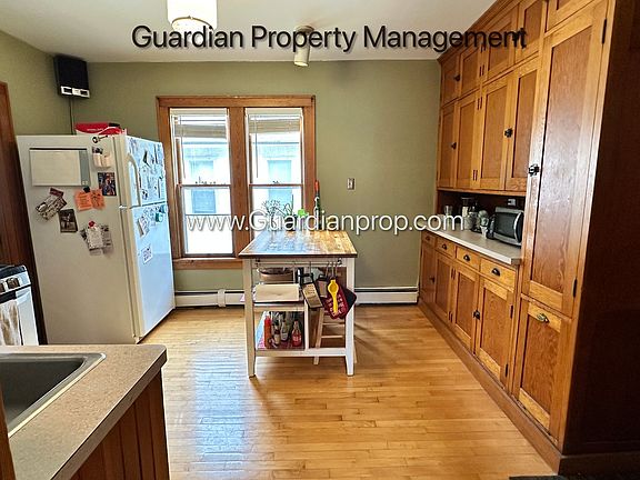 3rd image of 1712 University Ave NE