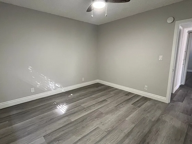 The Riviera Apartments — Photo 18