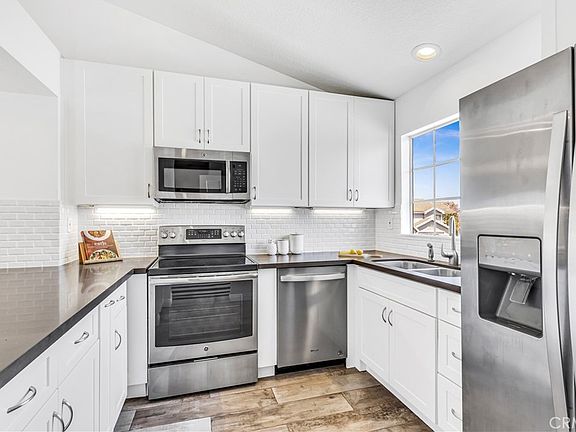 5th image of 93 Dover Pl
