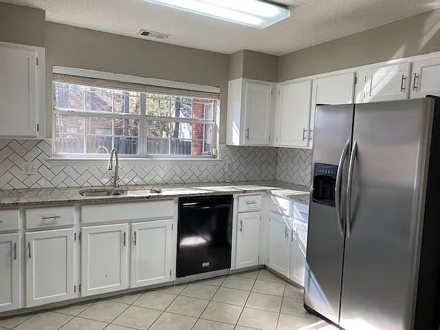 41 Parkside Dr — Photo 1
