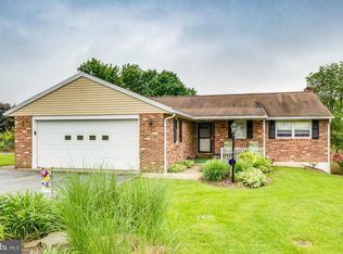 15 Hillcrest Rd, Enola, PA 17025