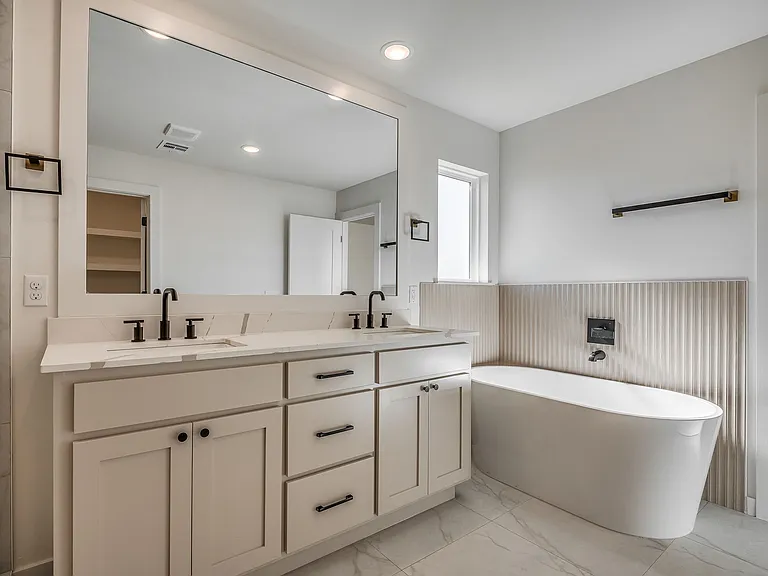 25 S Walnut St #A — Photo 3